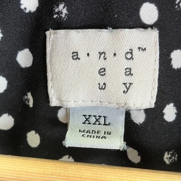 Polka Dot Sleeveless Blouse - Black and White - Picture 4 of 7